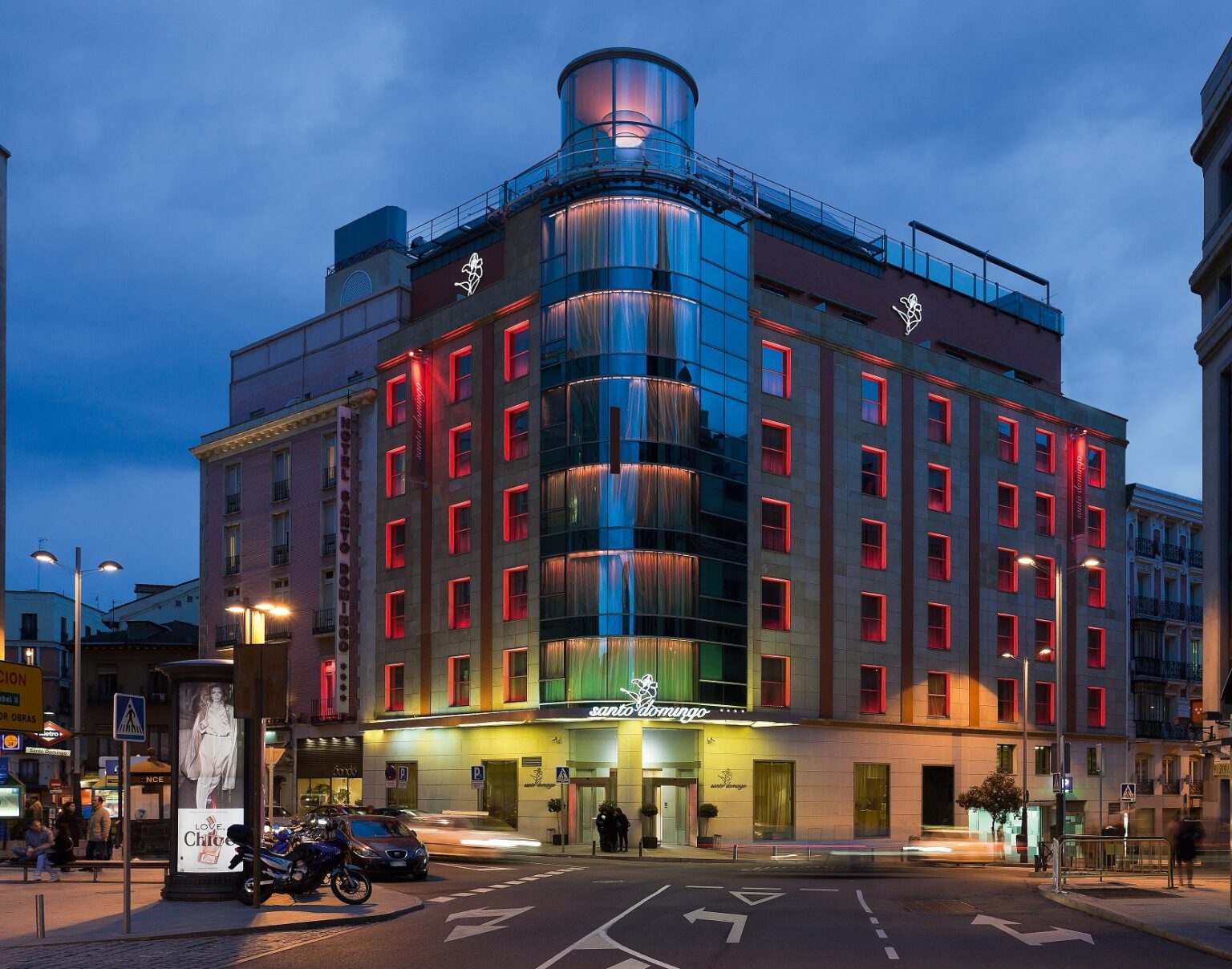 Fachada de un hotel de la cartera de ATOM